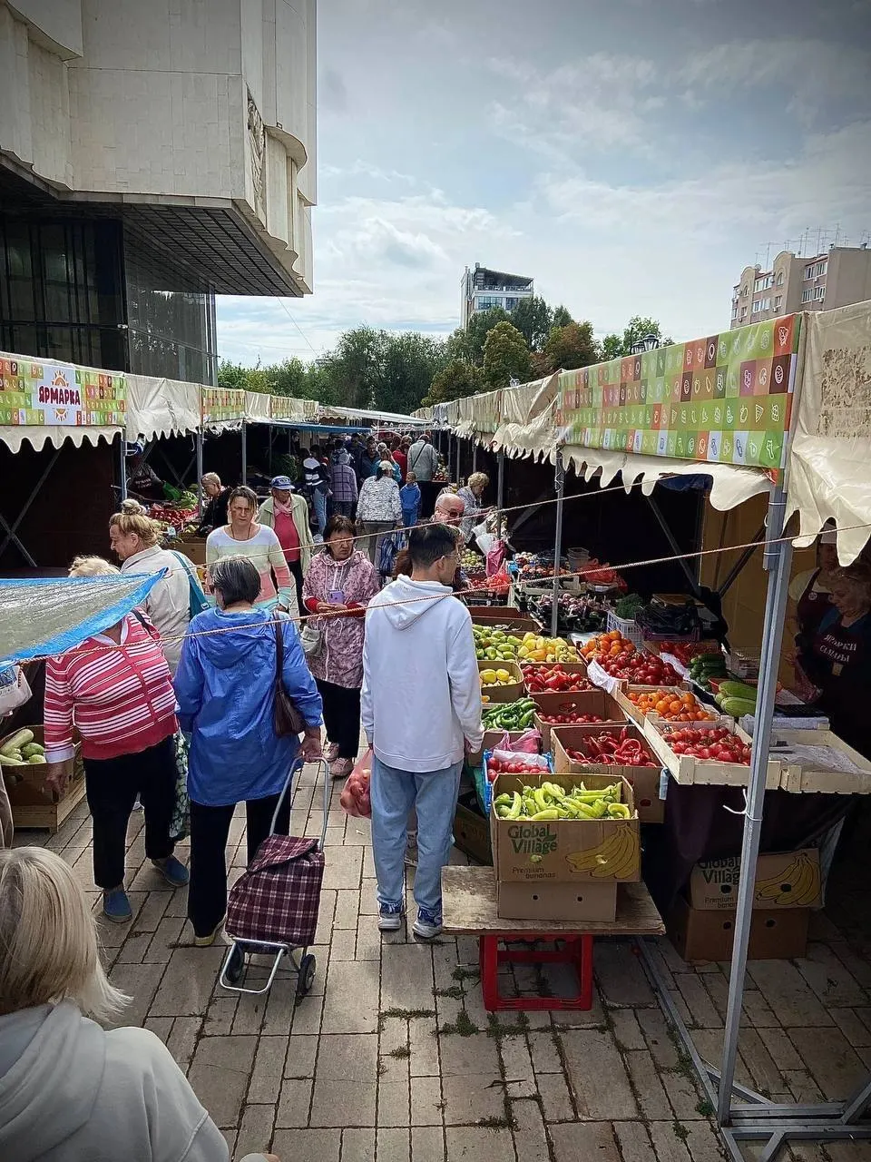 В этом году ярмарка у музея Алабина не состоится; новая площадка откроется на пересечении Киевской и Тухачевского из-за аварийного состояния фасада.