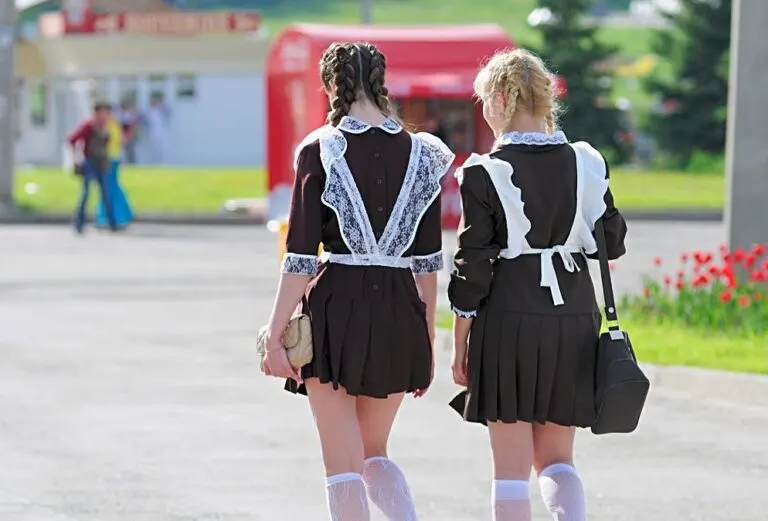Две несовершеннолетние в Самаре подозреваются в обороте наркотиков: у девушек обнаружено около килограмма запрещённых веществ. Дело уже возбуждено, обвиняемым грозит лишение свободы до 20 лет.