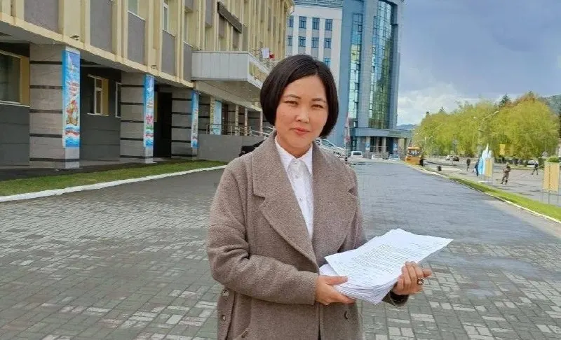 Активистка из Республики Алтай заявила о схеме подавления критиков власти через заказные экспертизы и уголовные дела, что приводит к обвинительным приговорам.