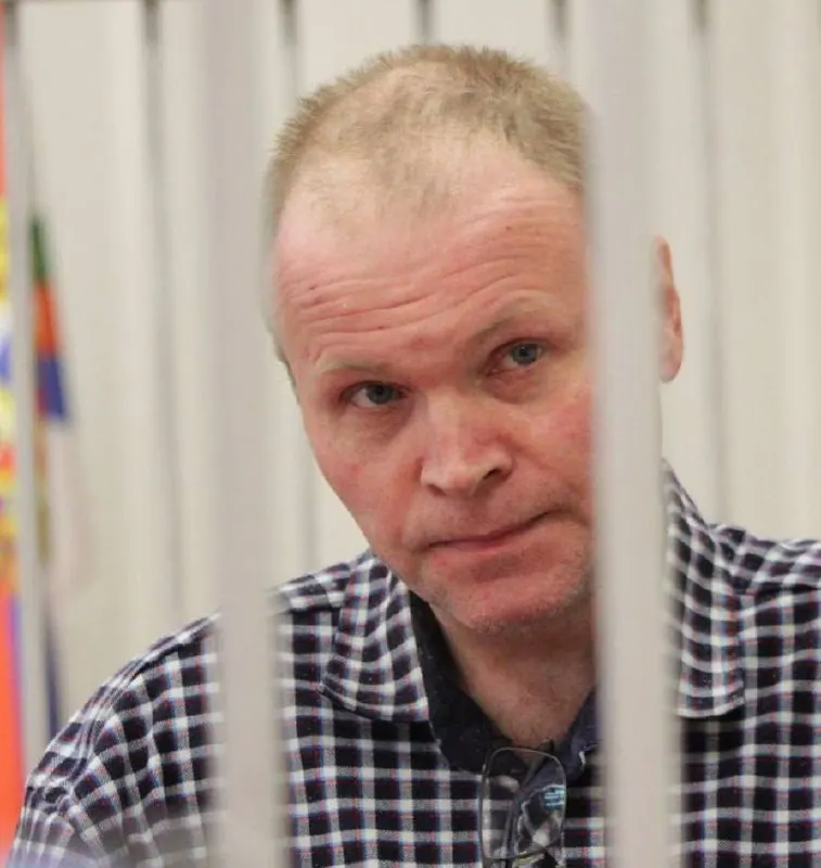 Родные политзаключённого Андрея Шабанова сообщают о систематических издевательствах и нарушениях условий содержания в колонии: письма не передаются, запрещено пользоваться холодильником, жалобы остаются без ответа.