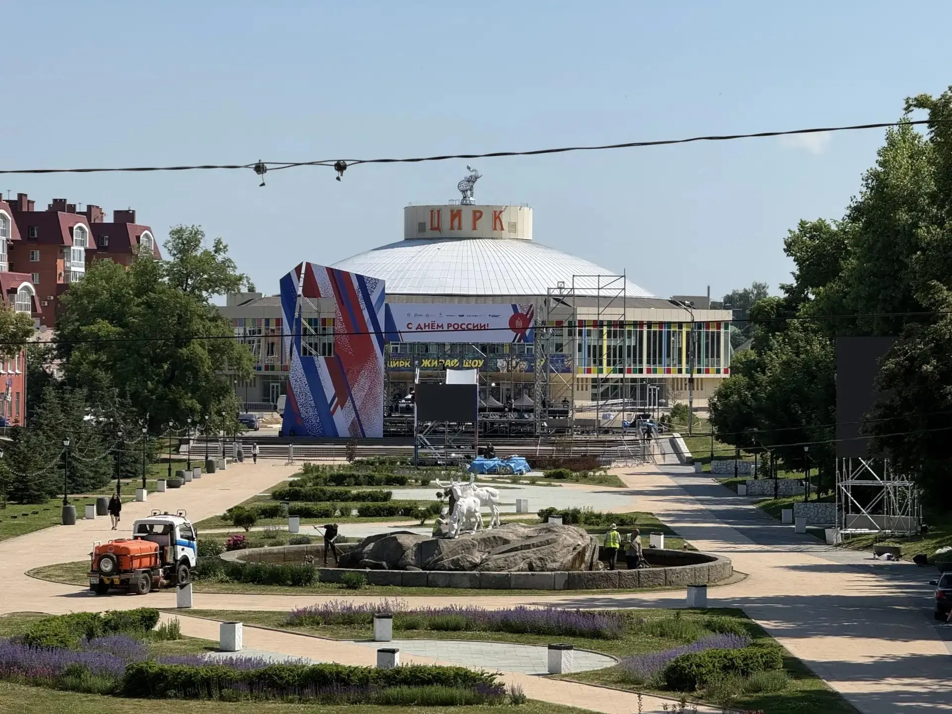 Празднование продлится три дня без салюта.