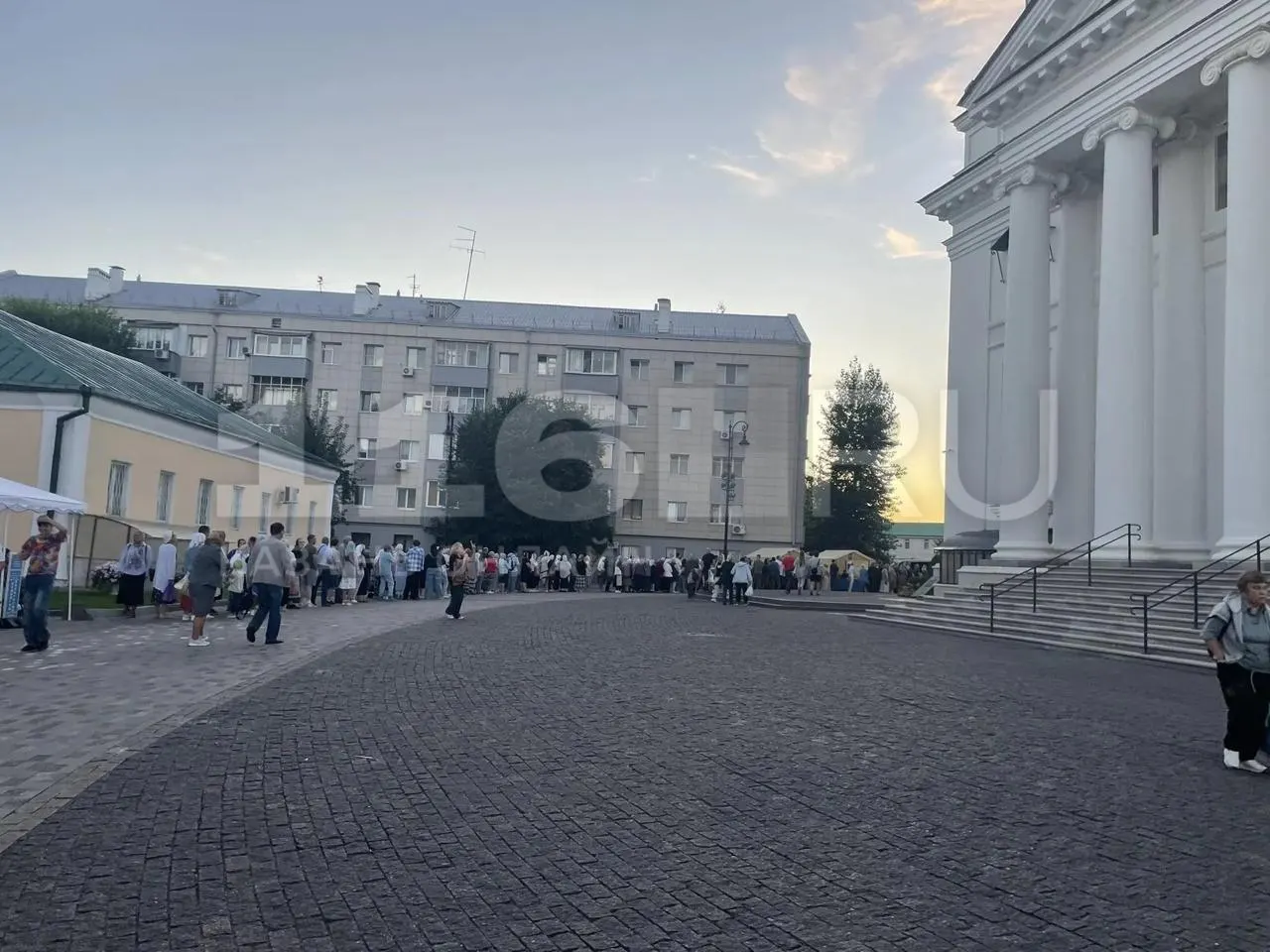 Очередь за святыней перед храмом в Казани растягивается на десятки метров; поклониться можно до конца августа.