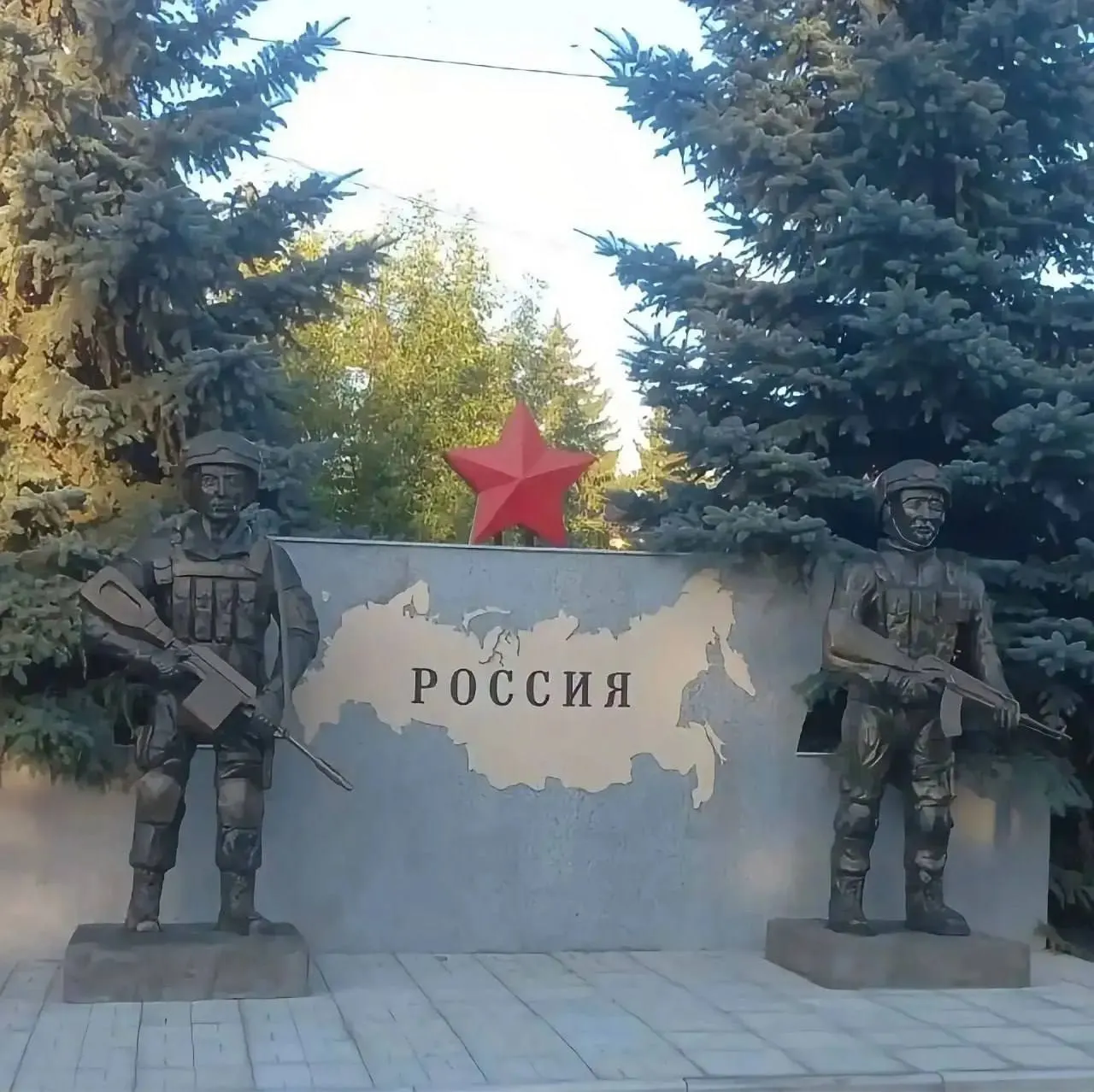 Демонтировали памятник в Безенчуке после волны критики. Новый монумент обещают установить к концу августа, стоимость работ оценивается в примерно 2 млн рублей.