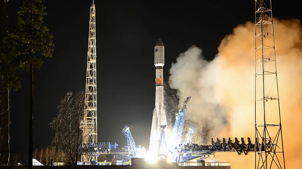 Дроны впервые достигли Архангельской области, космодром Плесецк подвергся атаке. В регионе зафиксированы эвакуационные меры и заявления властей, обсуждаются последствия и планы в космической отрасли.