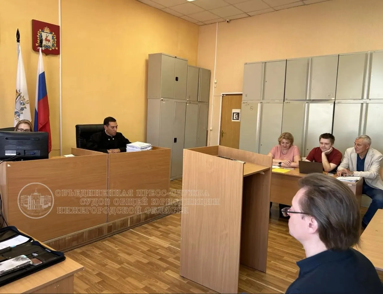 Бывший вице-спикер Михаил Дикин получил наказание за угрозы убийством во время конфликта на дороге: суд вынес решение о 280 часах обязательных работ.