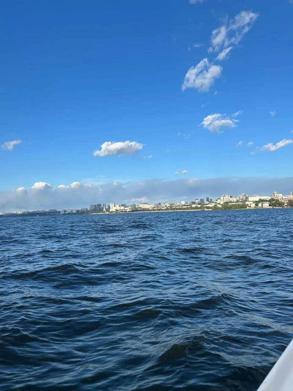 63 пловца из разных городов России попытаются пройти один из самых суровых водных марафонов — самый длинный заплыв на открытой воде в стране.