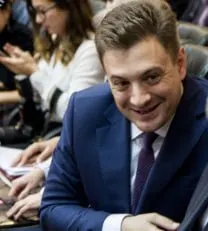 Коммунист Георгий Камнев обратился к министру промышленности и торговли с просьбой снизить стоимость автомобилей «АвтоВАЗа» на внутреннем рынке, указав, что за рубежом машины дешевле, чем в РФ. По данным Камнева, LADA Vesta в Белоруссии дешевле почти на 300 тысяч рублей, аналогично Niva Legend 3D.