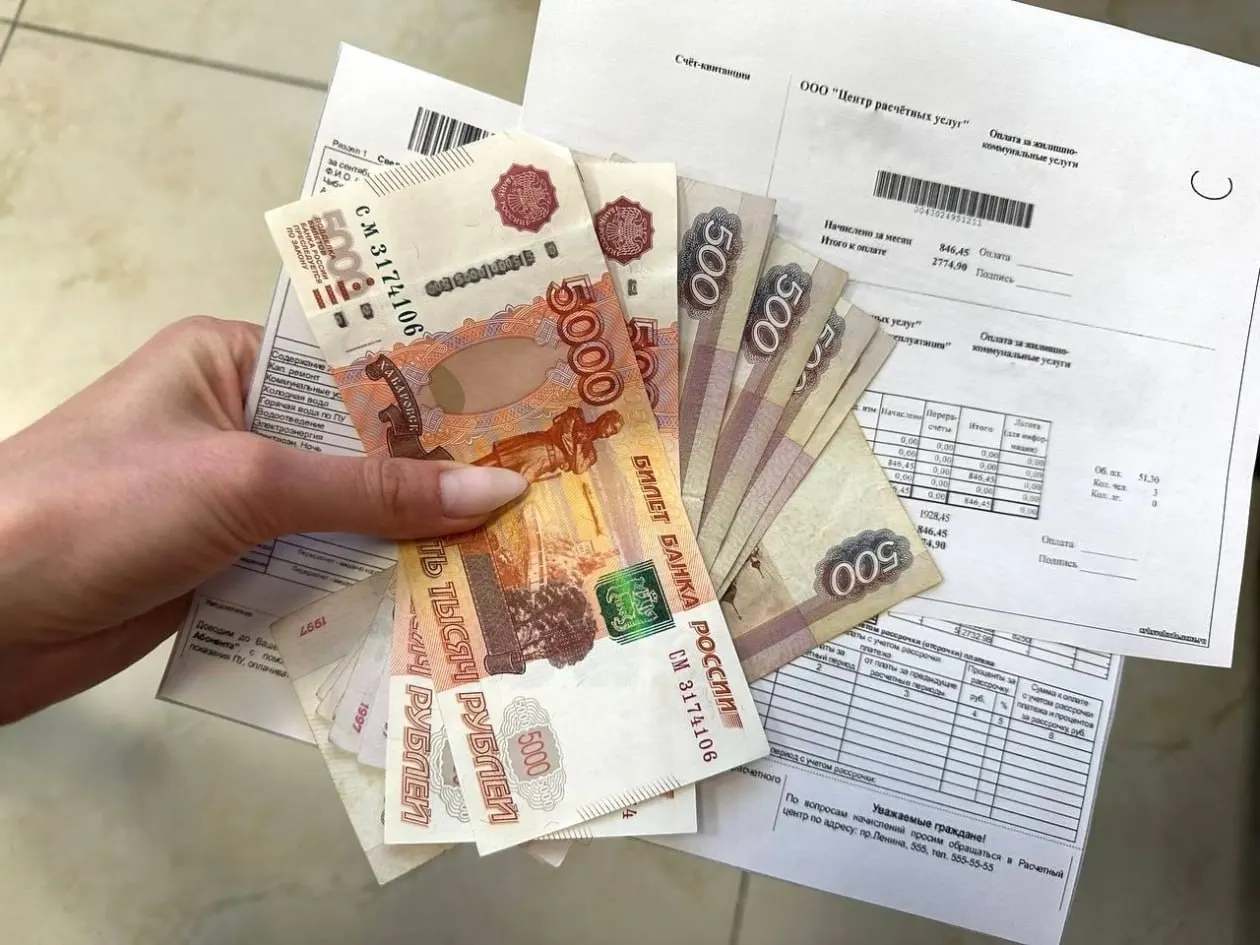 Расходы на коммунальные услуги и топливо составляют примерно 7,7% от общего семейного бюджета.
