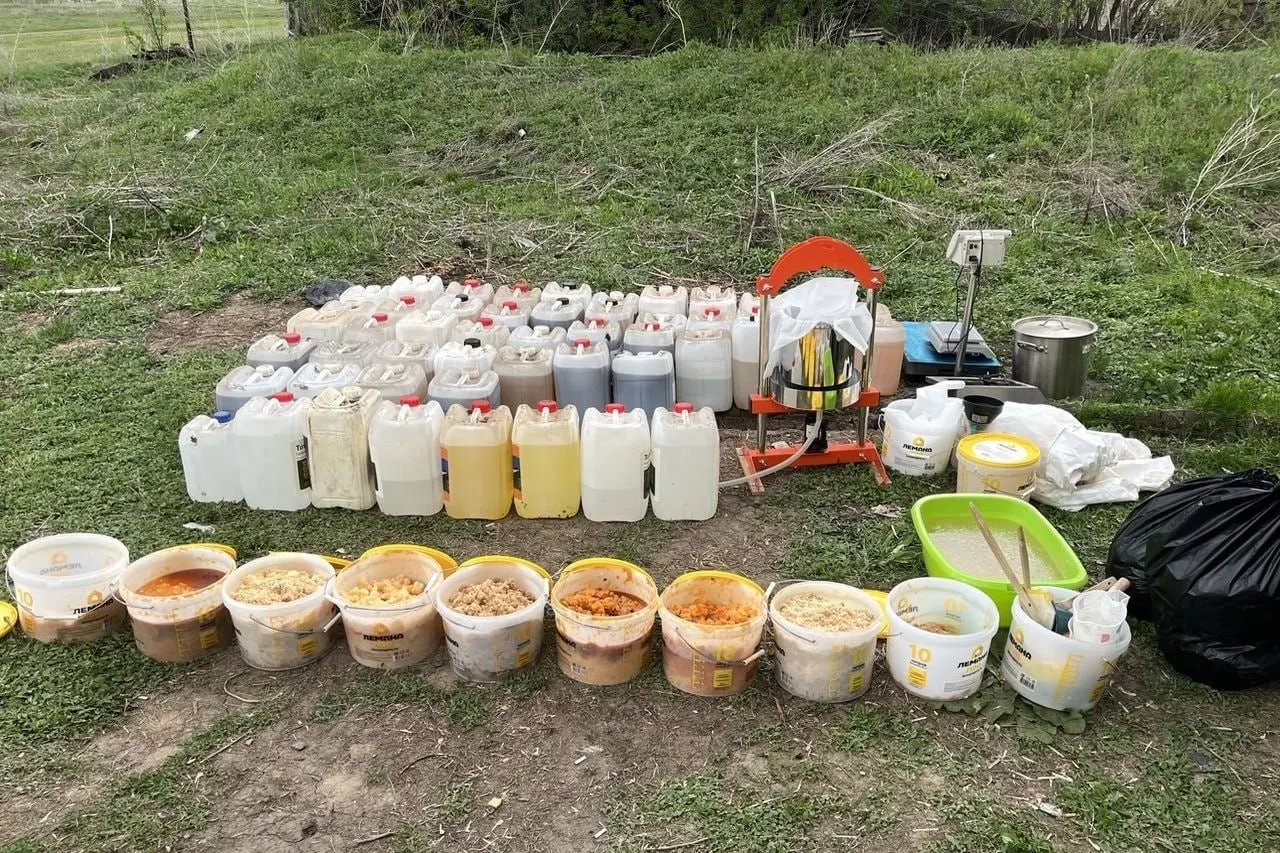 Двое мужчин организовали производство синтетиков в селе Борское. При задержании изъято 118 кг a-PVP, оборудование и всё необходимое для изготовления.