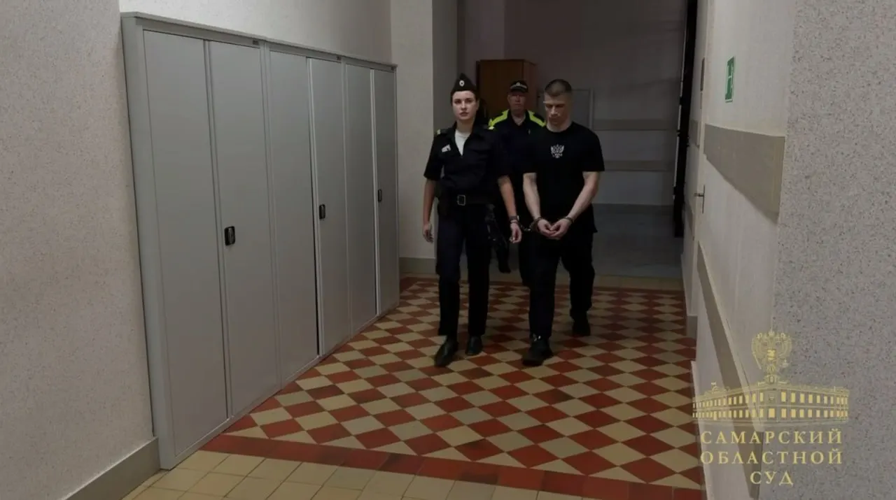 Суд вынес пожизненный срок за убийство, совершённое ради мести за показания потерпевшего. Подсудимый заранее приготовил яму, купил оружие и привлёк соучастника; преступление произошло в Елховском районе. Суд также взыскал 2 млн рублей компенсации морального вреда.