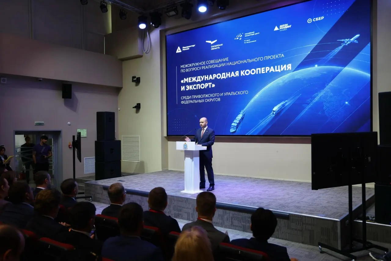 Участники обсудили меры поддержки выхода компаний на зарубежные рынки; самарским производителям вручили сертификаты «Сделано в России» для продвижения товаров за рубеж.