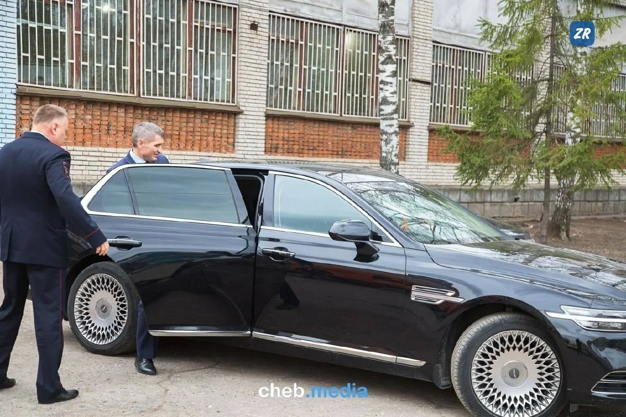 Прокуратура подала иск; автономная Республиканская служба обеспечения деятельности госорганов ликвидируется, чтобы создать вместо неё новое учреждение. Речь идёт о спорной схеме закупок служебных автомобилей и возможной коррупционной практике.