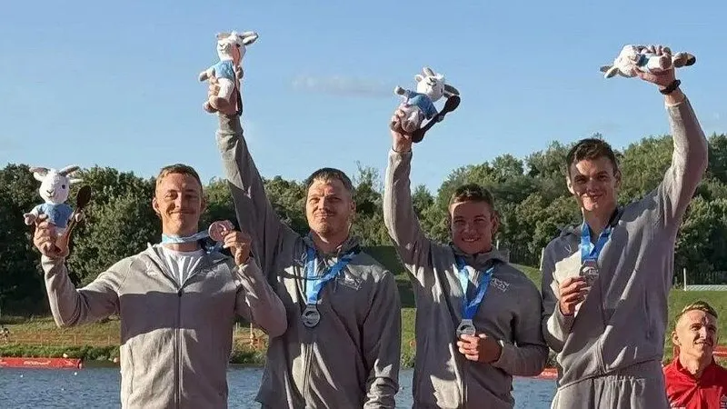 Саратовский спортсмен Александр Боц завоевал серебро на чемпионате мира по гребле на дистанции 500 метров в составе каноэ‑четвёрок.