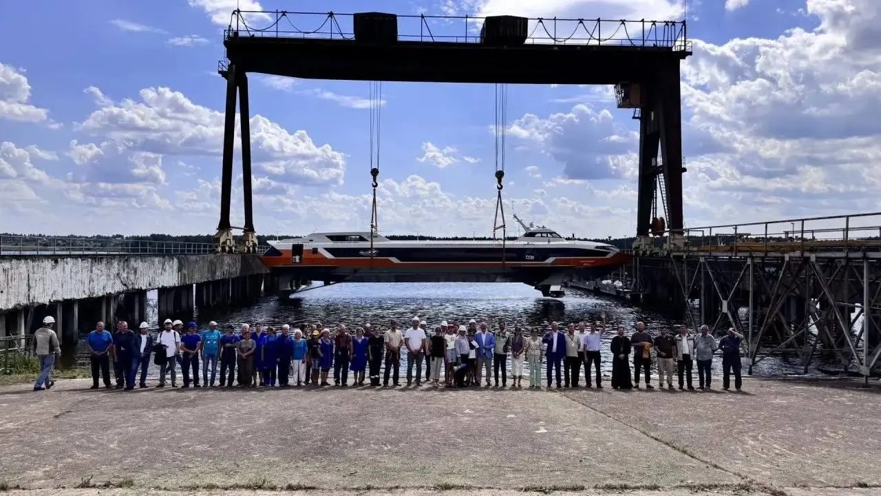 В Нижнем Новгороде спущено на воду скоростное судно на подводных крыльях «Метеор 120Р»; для Ростова-на-Дону оно будет названо в честь известного градоначальника.