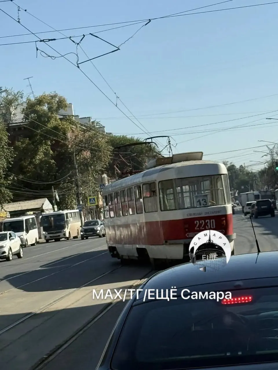 На перекрёстке улиц Победы и Кузнецкого переулка произошла авария с трамваем; движение временно ограничено.