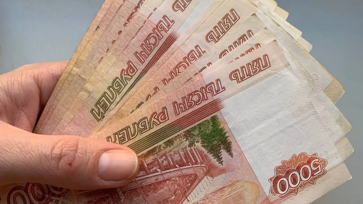 Суд вынес приговор мужчине за мошенничество, связанное с продажей «бартерных» билетов на концерты через онлайн‑канал; ущерб — 327,5 тыс. рублей; часть ущерба возместили.