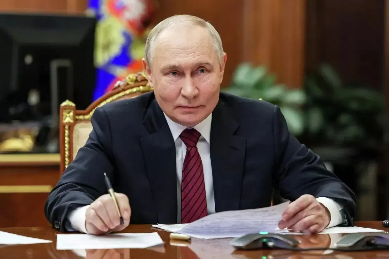 За семь с половиной месяцев 2026 года безвозмездные поступления в федеральный бюджет достигли рекордной суммы 383,69 млрд рублей, а основной поток финансирования активизировался после марта.