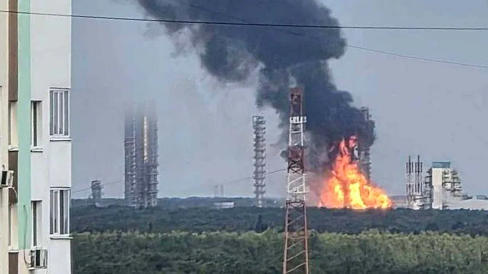 Крупный нефтехимический комплекс в Тюменской области приостановил производство после атаки беспилотников; идет разбирательство последствий и трансформация поставок СУГ.