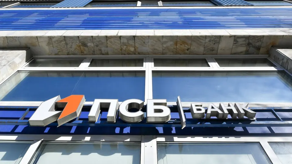 Опорный банк оборонной промышленности за шесть месяцев понёс убыток в 50 млрд рублей, нарастив резервы под возможные потери. Чистый доход заметно упал.