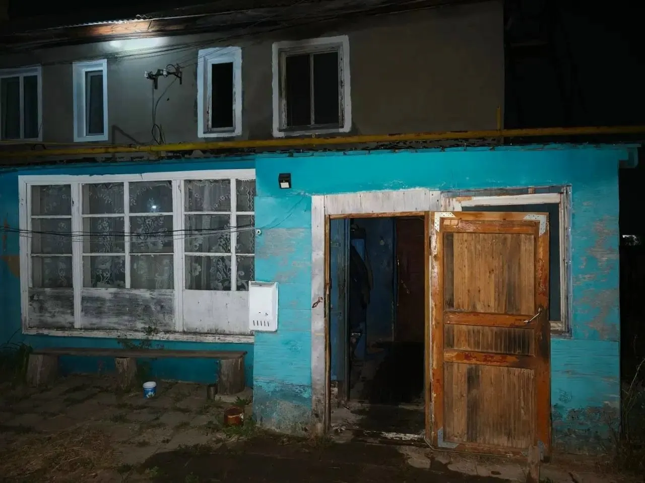 Пожар в квартире на ул. Заводской унес жизнь 62-летнего мужчины; родственницу погибшего госпитализировали с отравлением дымом.