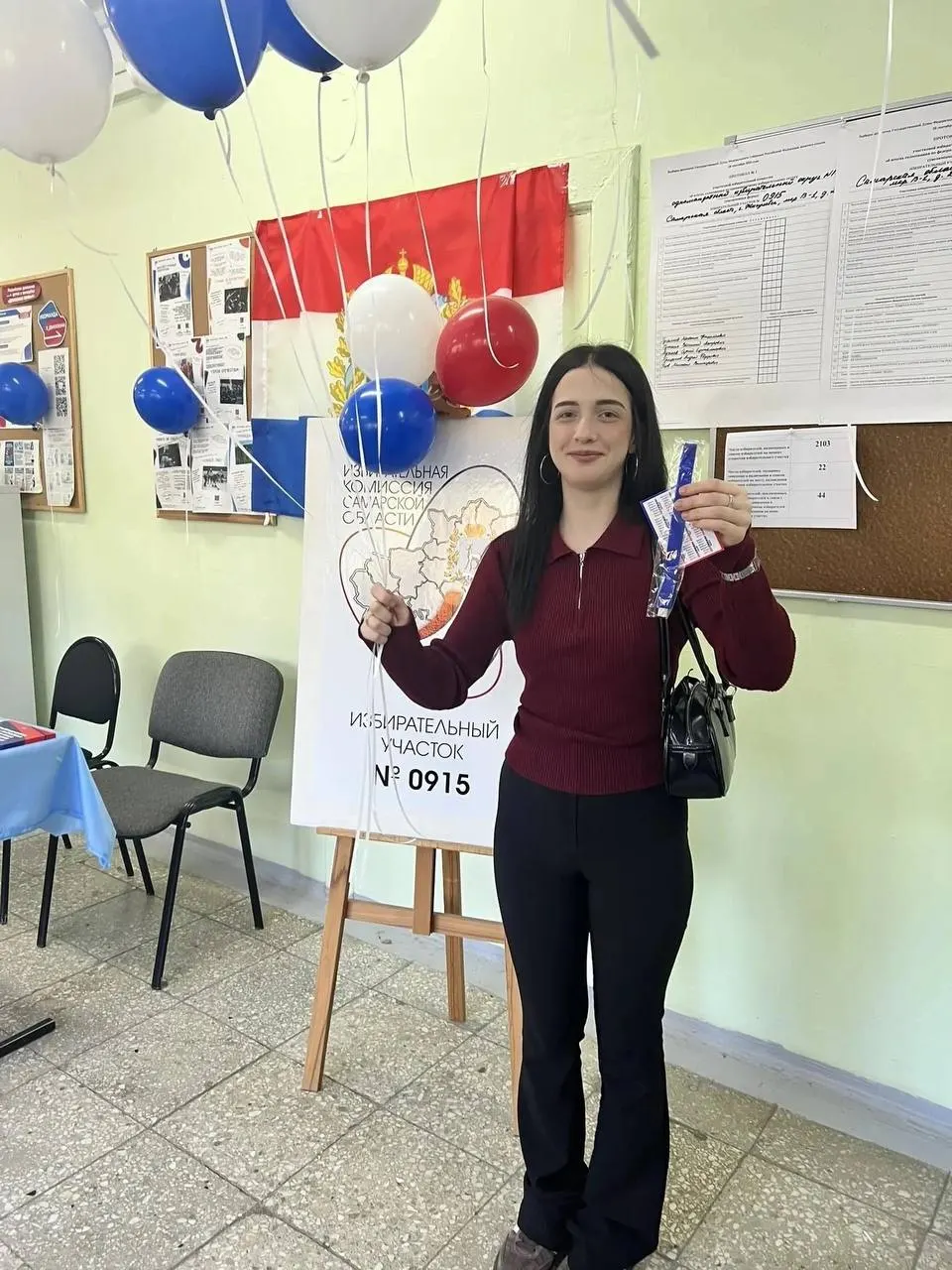 18-летние жители региона впервые участвуют в выборах; представители участковых комиссий поздравляют молодых жителей Жигулёвска и подчеркивают важность участия в будущем региона и страны.