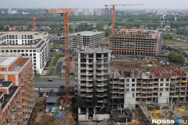 После пожара на строительной площадке в Нижнем Новгороде рабочему провели операцию по кожной пластике; состояние — стабильное.