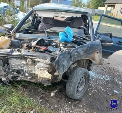 Дорожная авария на перекрестке в Чапаевске: пострадали пять человек, среди них водитель и две девочки 2010 года рождения; все доставлены в больницу.