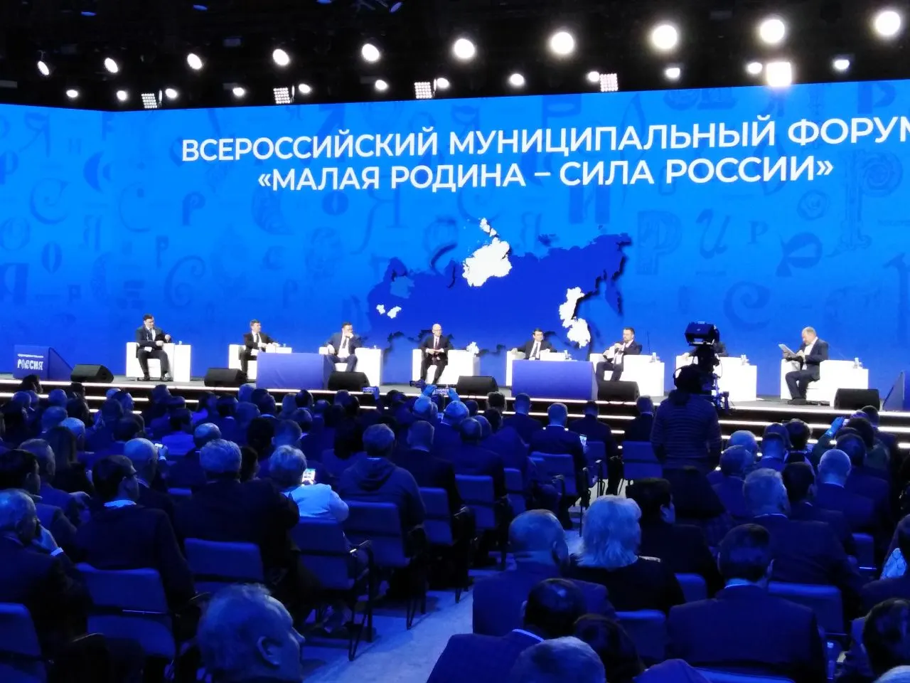 Указ устанавливает формат форума и церемонии награждения, назначая ответственным за организацию Сергея Кириенко; организатор — Всероссийская ассоциация развития местного самоуправления.