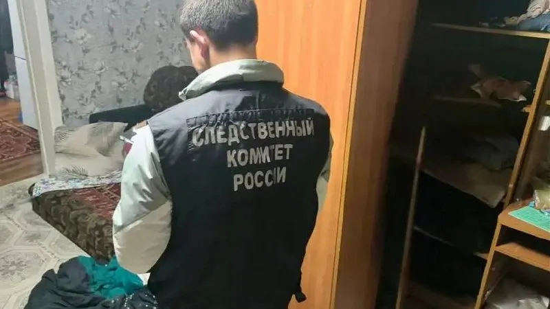 В Базарно-Карабулакском районе женщина ножом убила своего супруга; проводится расследование.