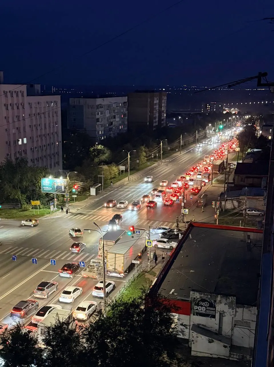 Движение затруднено возле выезда из города; пробка на кольцевой развязке у Авроры, движение по Южному шоссе в целом свободнее.