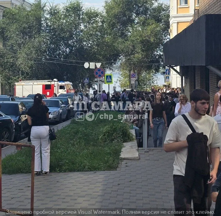 Из-за возгорания проводки эвакуировали корпус СамГТУ на Чапаевской, 223; на месте работают пожарные.