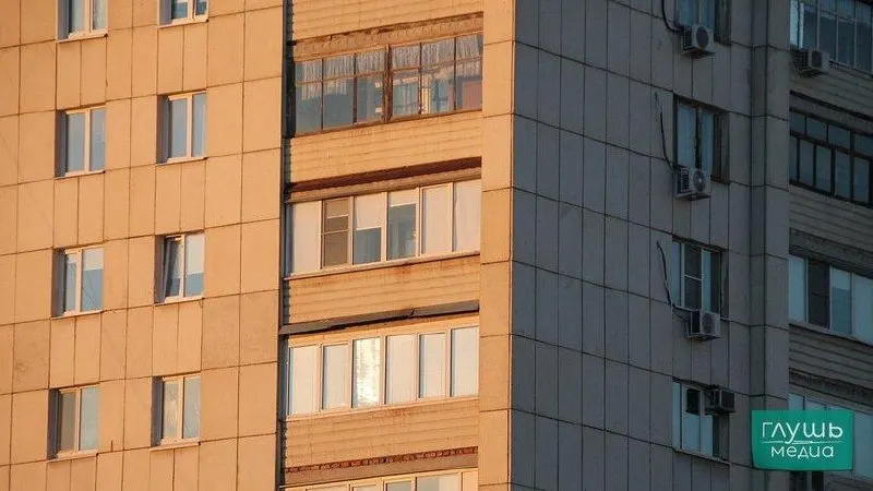 Правительство распределит средства между Саратовом и Энгельсским районом на аварийно-восстановительные работы общего имущества и ремонт окон, дверей и стеклопакетов после атак БПЛА.