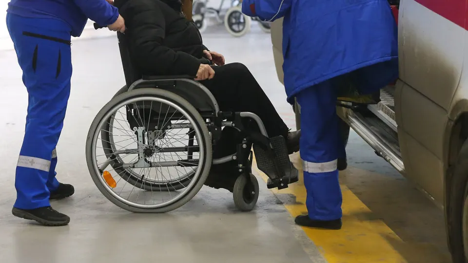Пациенты со СМА сталкиваются с перебоями в доступе к жизненно важным препаратам; проблемы зафиксированы в ряде регионов, причины — нехватка финансирования и логистика поставок.