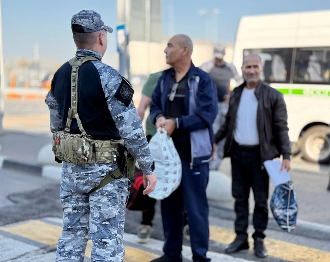 С начала года мигрантов выдворяют из республики по разным основаниям; власти усиливают миграционный контроль.