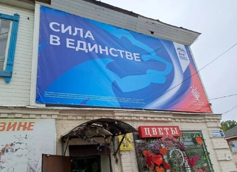 В поздравительном ролике партии применены цитаты чувашского поэта Петра Хузангая; юридическая экспертиза указывает на возможное нарушение авторских прав, обсуждают разрешения правообладателей и дальнейшие шаги.