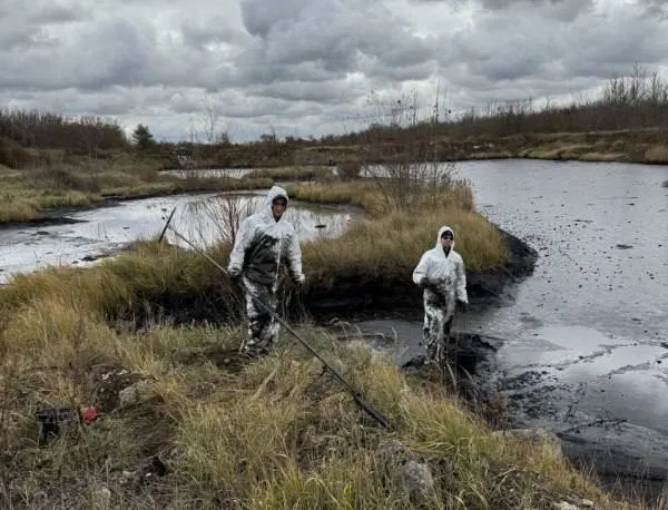 Опасный водоём, накопивший нефтепродукты и тяжелые металлы, подлежит очистке. На работы выделят около 1,9 млрд рублей.