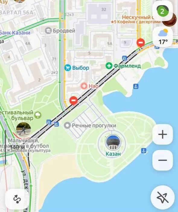 Дорогу возле Чаши перекрыли. Сегодня в 14:00 на берегу Казанки пройдет концерт с участием известных исполнителей; точное время начала выступления неизвестно.