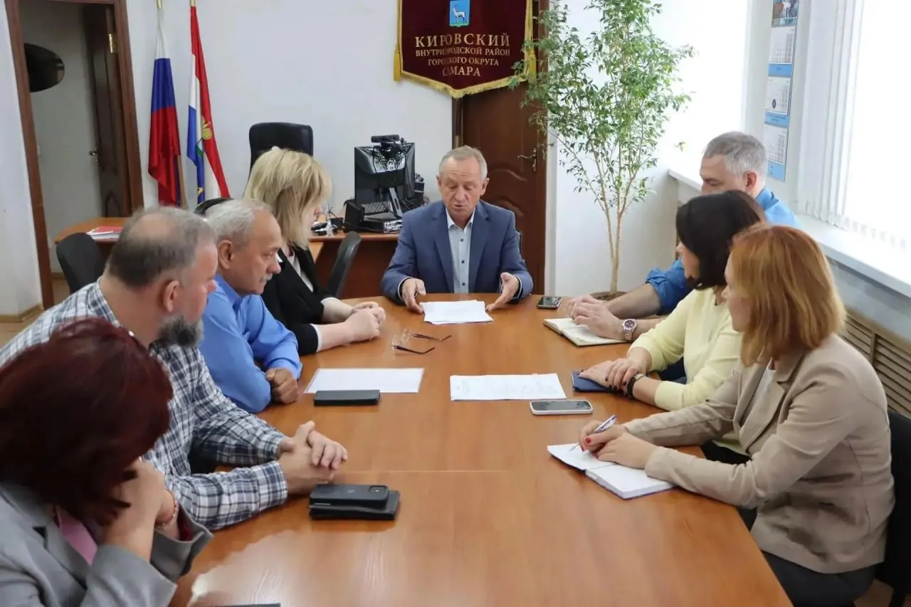 После освобождения от должности глава района продолжает работать и общаться с населением, запустив опрос о своей работе.