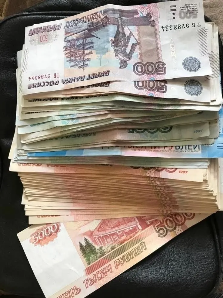 Депутат предложил ввести обязательную годовую премию, часто именуемую 13-й зарплатой, для всех работающих; на первом этапе — для работников бюджетной сферы. Законопроект внесён в Госдуму.