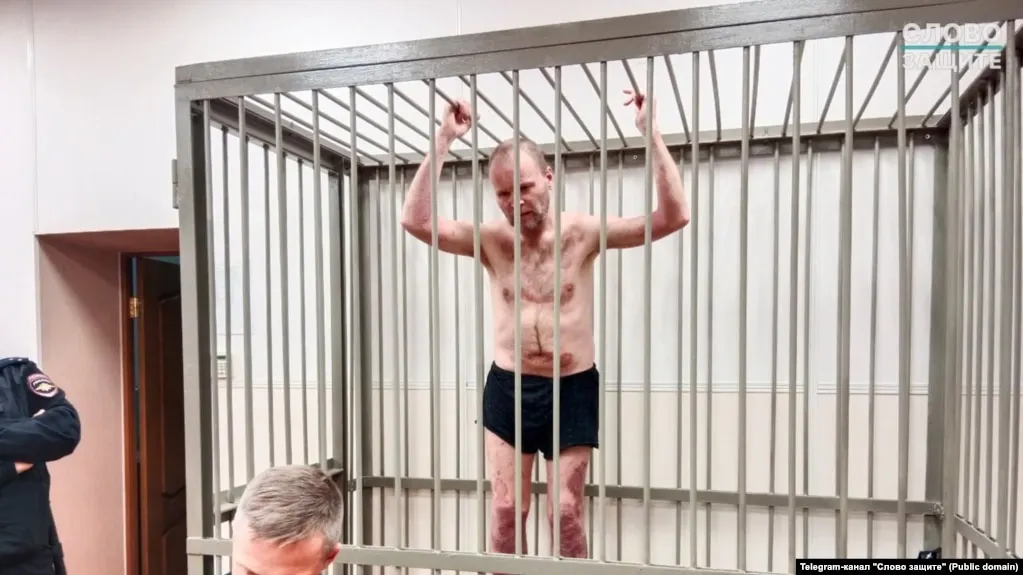 Самарский саксофонист Андрей Шабанов, осуждённый на шесть лет за пост в соцсетях, рассказывает об унижениях и отсутствии медицинской помощи в колонии и надеется на обмен заключённых.