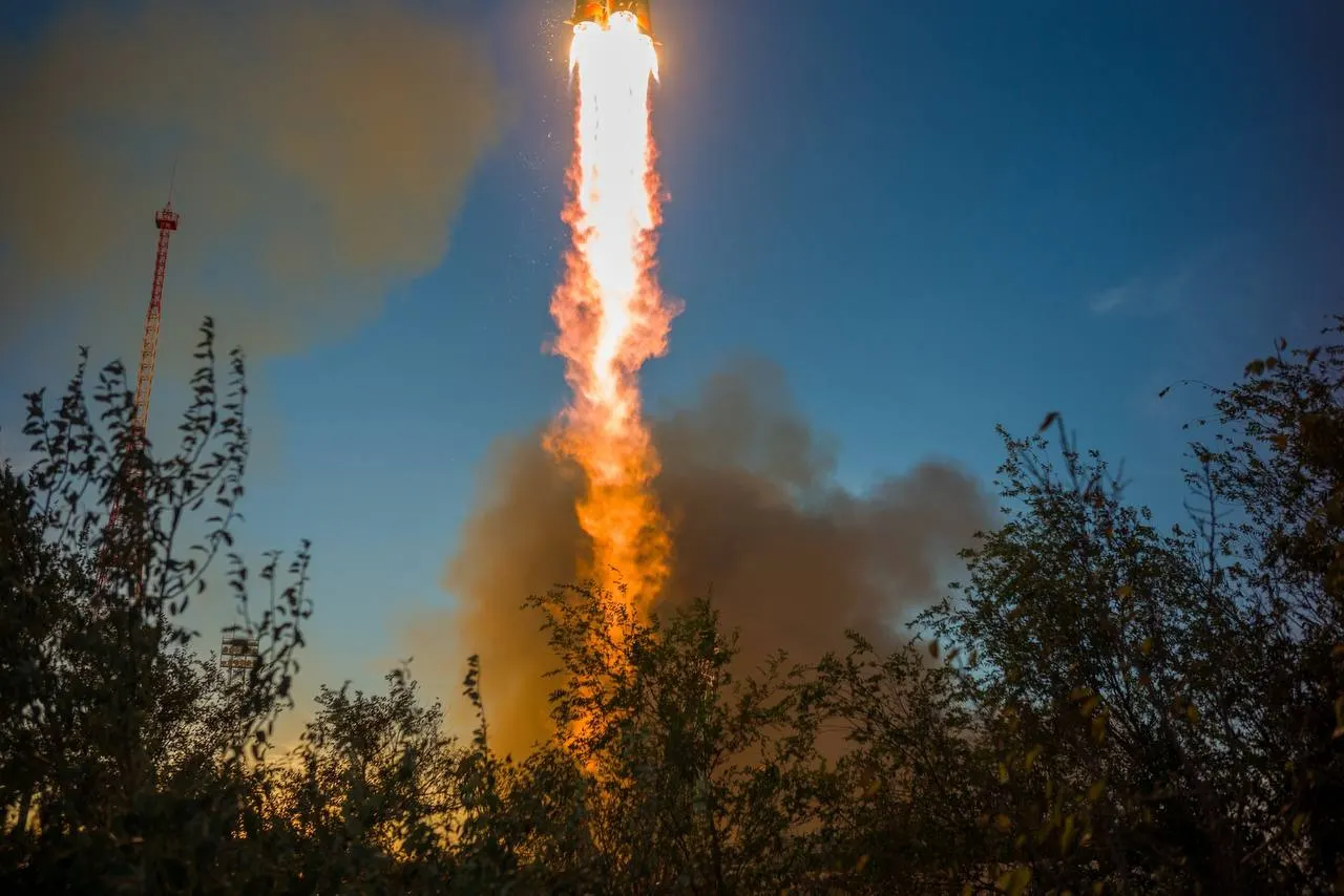 С Байконура стартовала ракета Союз-2.1б с грузовым кораблём Прогресс МС-35 — Самарская область гордится участием местного РКЦ в проекте.