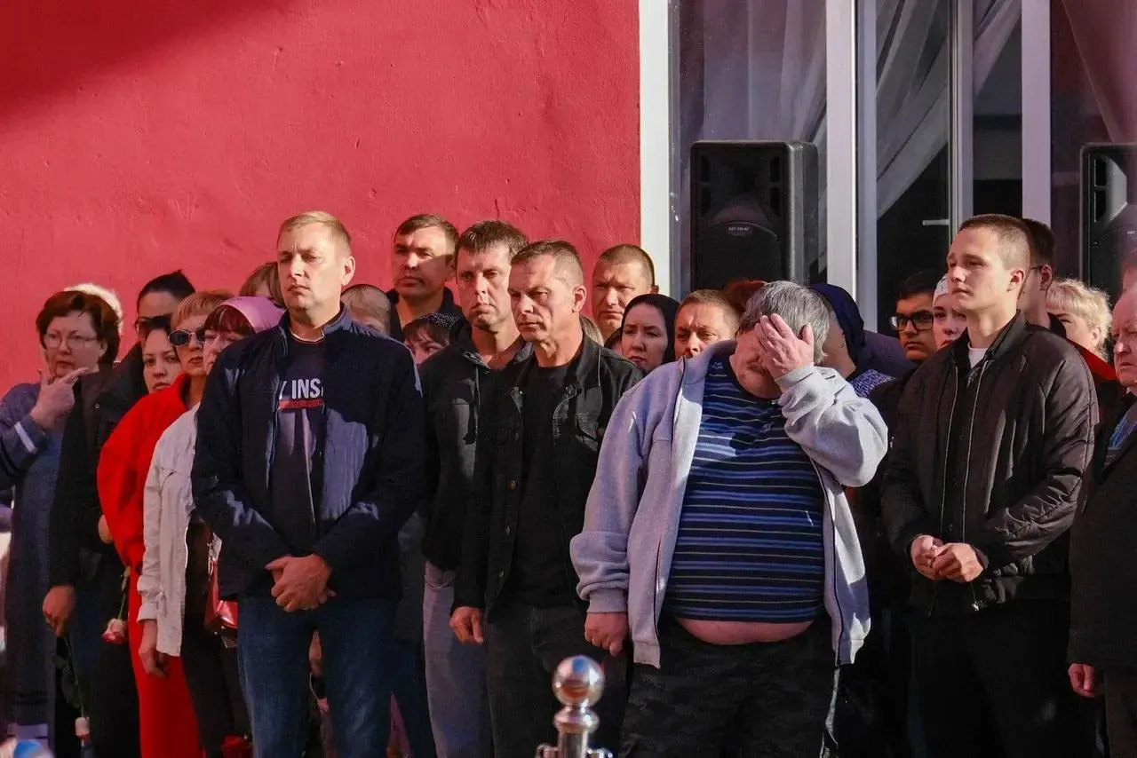 В городе прошли траурные церемонии. Власти заявили, что виновные будут привлечены к ответственности.