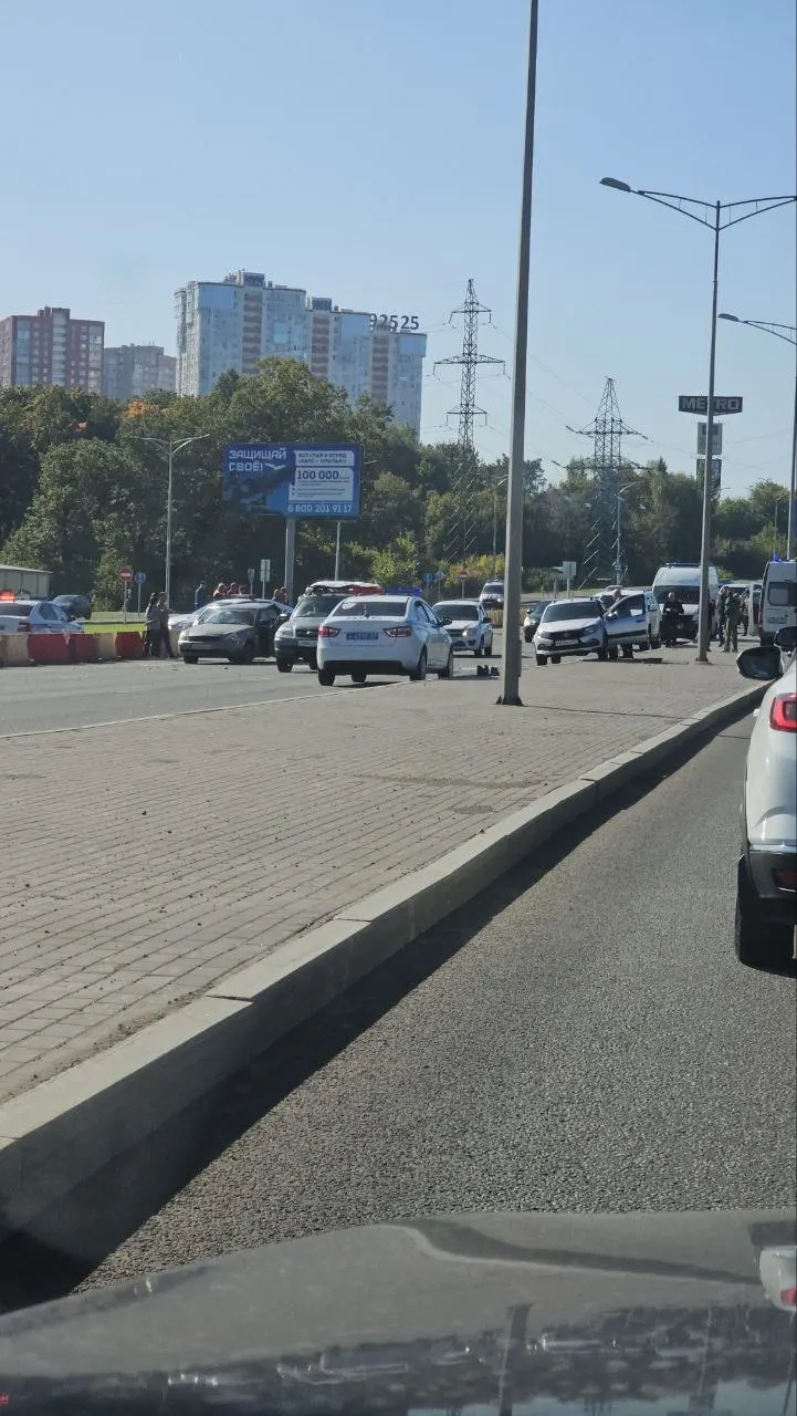 Из-за массовой аварии на Мехзаводе движение затруднено, планируйте маршрут.