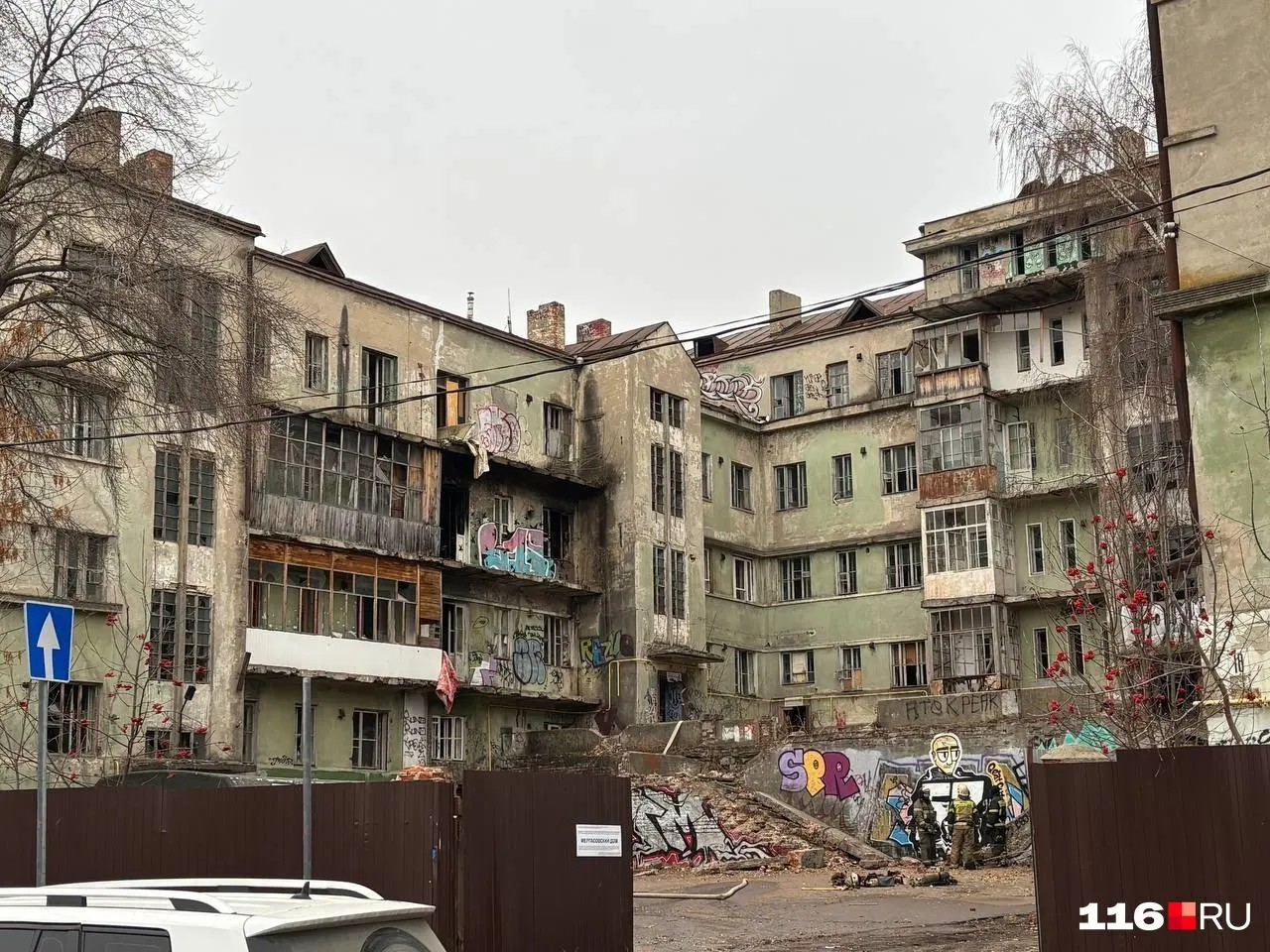 Снос памятника ради нового элитного жилья вызывает дискуссии: проект предполагает 20 квартир, общественные слушания проходят с участием градозащитников.