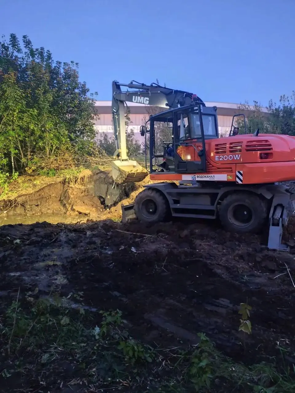 Ремонт водопровода в Казани планируют завершить к 17:00; вода отсутствует на нескольких улицах.