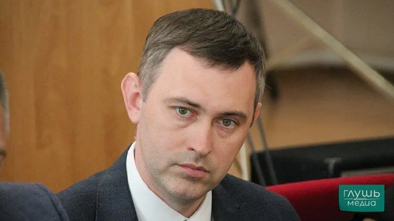 Глава района объявил о реорганизации структуры администрации: упразднят двух заместителей, появятся должности руководителя аппарата и председателя комитета по экономике; численность сотрудников останется без изменений.