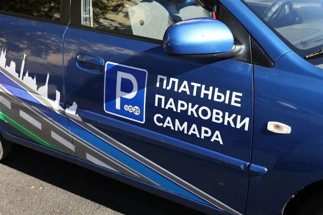 В Самаре объявлен запуск проекта платных парковок в историческом центре: планируется свыше двух тысяч мест, подробности тарифов и объём работ.