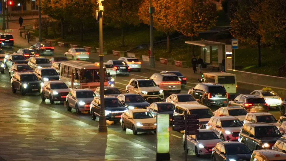 ФНС за год начислила рекордный налог на престижные авто; Москва лидирует по сумме, региональные темпы роста заметно выше среднего. В 2026 году ожидается продолжение роста поступлений.