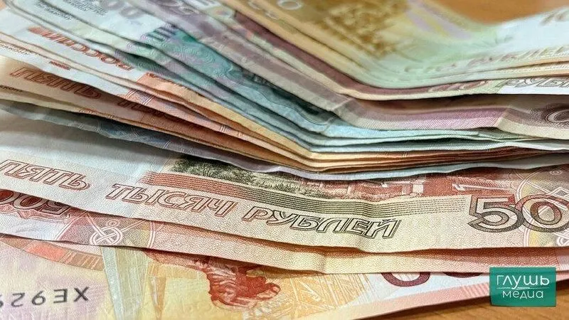 По данным следствия, она организовала взаимодействие между взяткодателями и сотрудником летного училища и передала сумму 200 тысяч рублей.