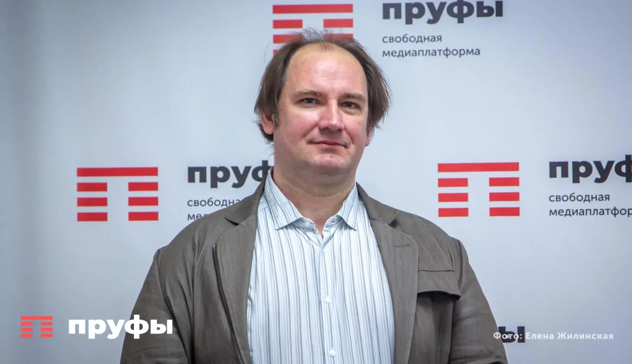 Экономист критически оценивает высокий уровень зарплат и льгот депутатов, призывая к более близкому контакту с избирателями и разумной системе вознаграждений.